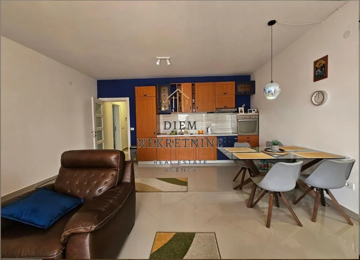 Prodaja, dvosoban stan, 78m², Šušanj, Bar