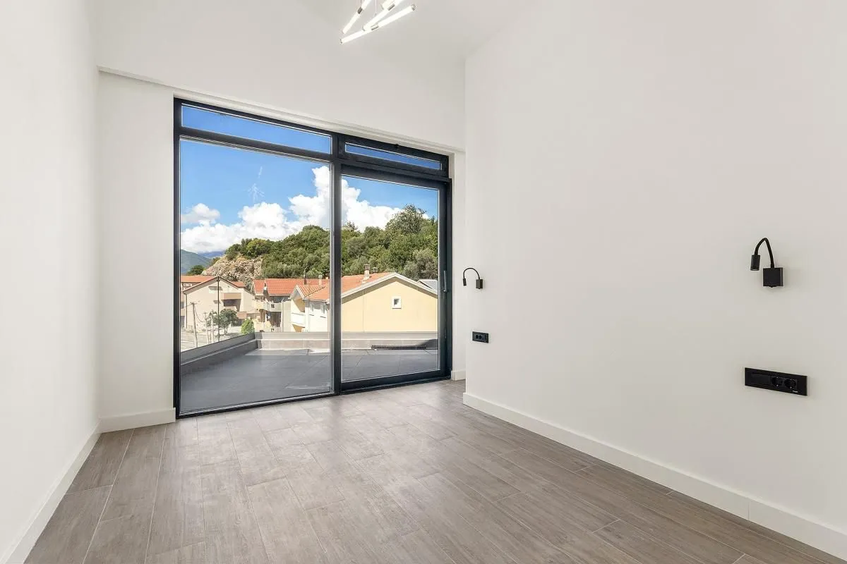 Prodaja, dvosoban stan, 153m², Tivat, Crna Gora