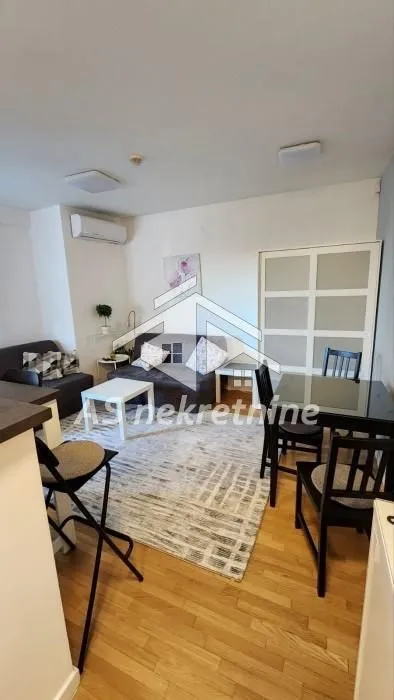 Rent, three bedroom apartment, 54m², Retenzija, Beograd