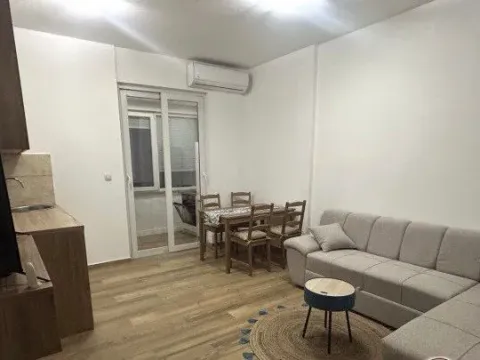 Izdavanje, dvosoban stan, 68m², Centar, Podgorica