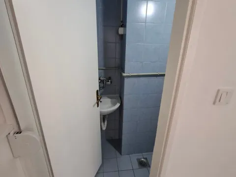 Rent, office space, 34m², Stari Aerodrom, Podgorica - image 4