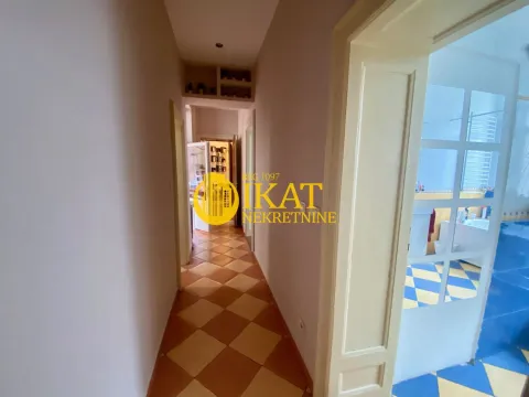 Izdavanje, četvorosoban stan, 130m², Stari Grad, Beograd - image 11