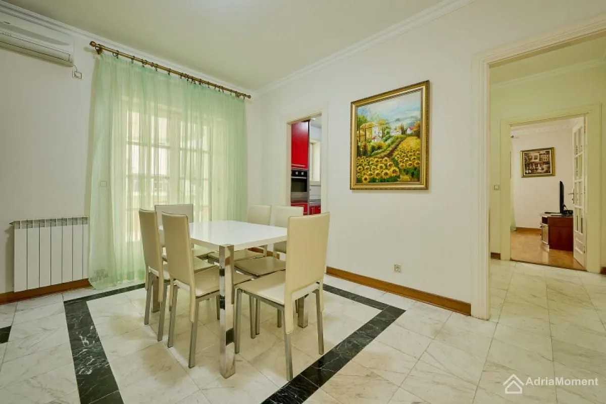 Sale, four bedroom apartment, 131m², Sveti Stefan, Budva