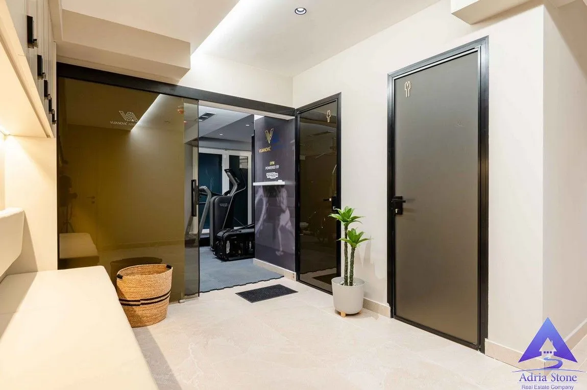 Izdavanje, poslovni prostor, 350m², Pržno, Budva