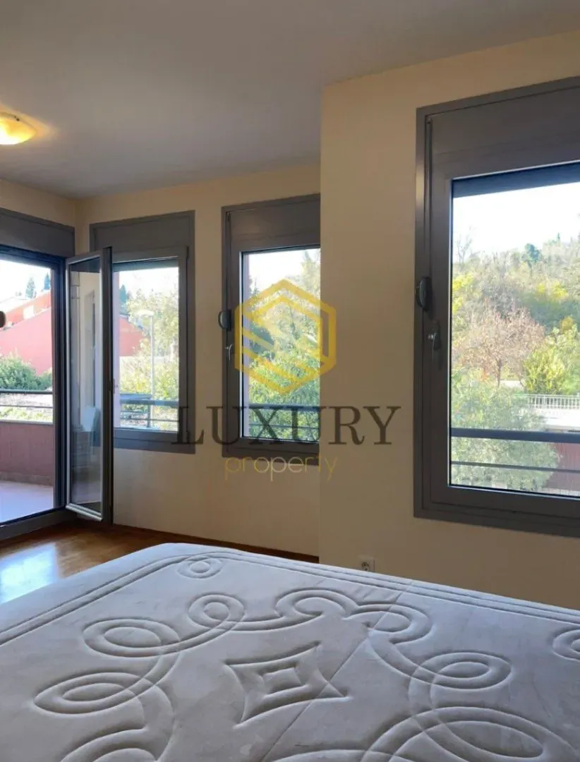 Izdavanje, dvosoban stan, 125m², Gorica C, Podgorica