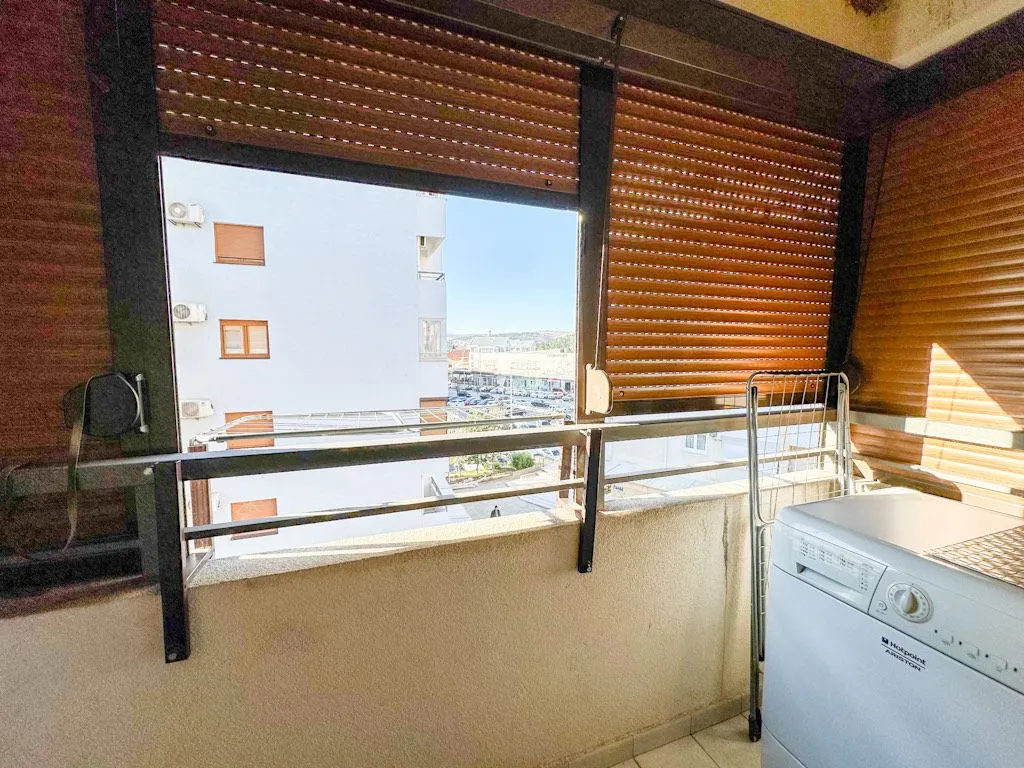 Izdavanje, dvosoban stan, 55m², Stari Aerodrom, Podgorica