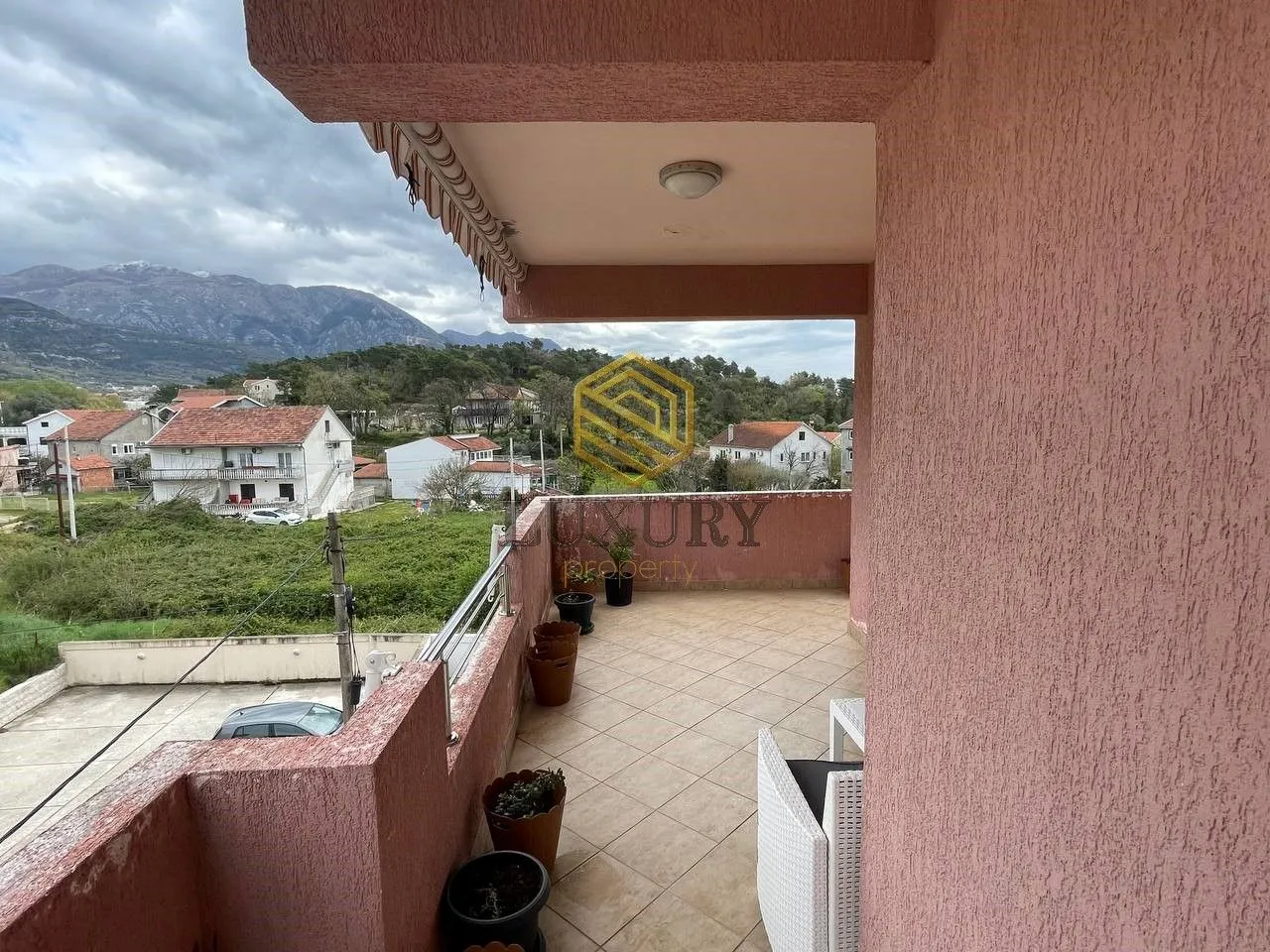 Izdavanje, jednosoban stan, 84m², Bonići, Tivat