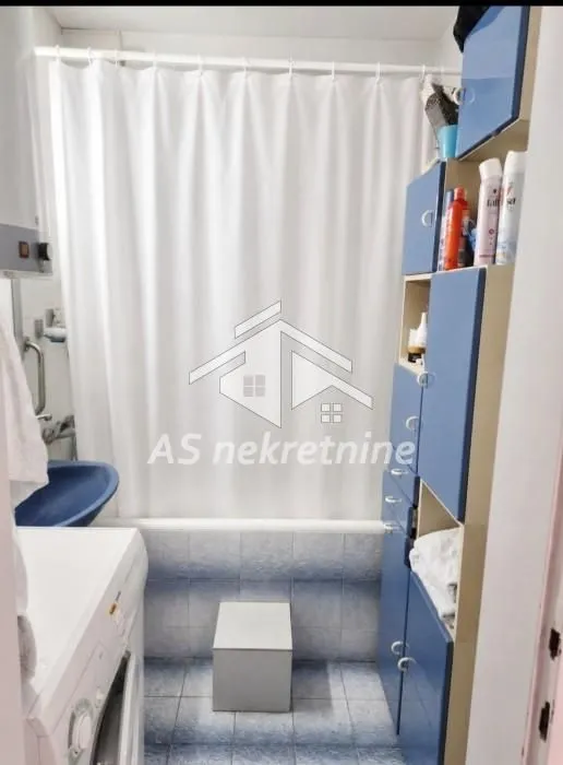 Izdavanje, četvorosoban stan, 90m², Novi Beograd Blok 28, Novi Beograd Sve Podlokacije