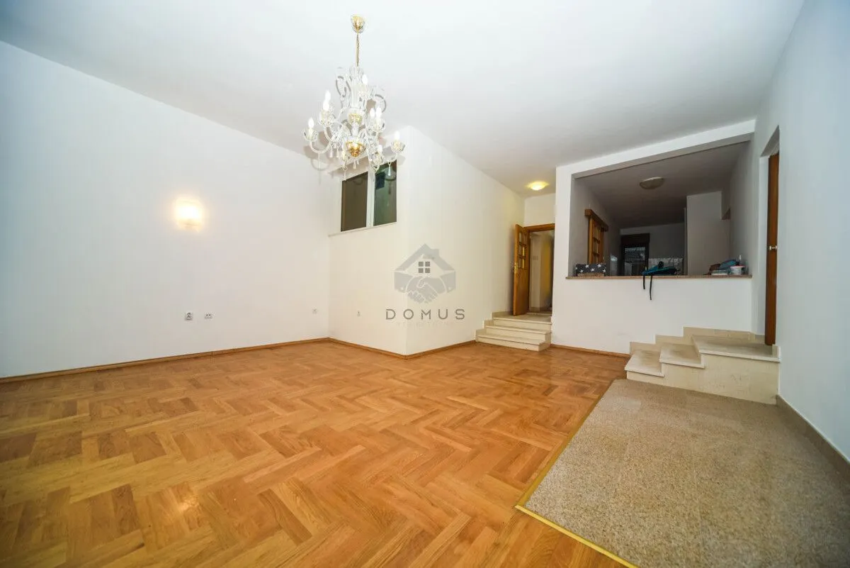 Prodaja, kuća, 350m², Tuzi, Podgorica