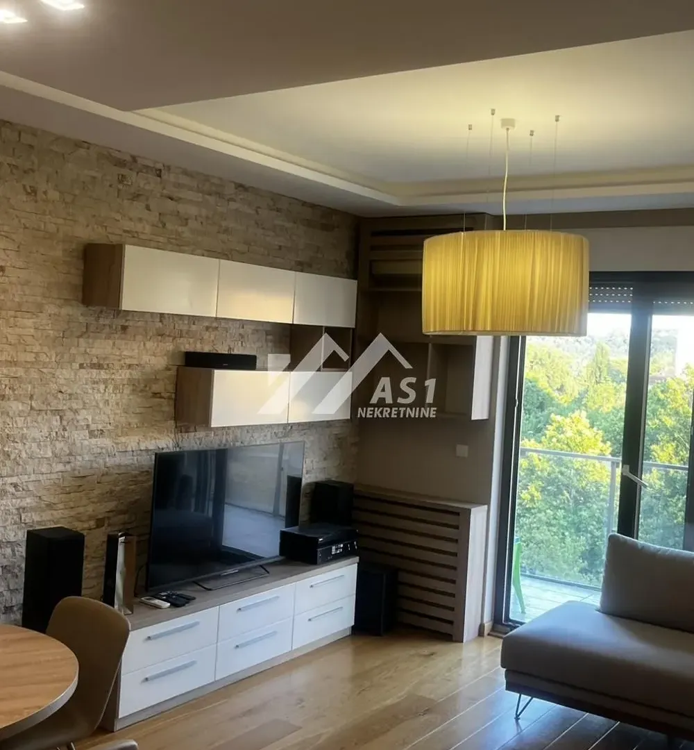 Izdavanje, trosoban stan, 85m², Adamovićevo Naselje, Novi Sad Sve Podlokacije