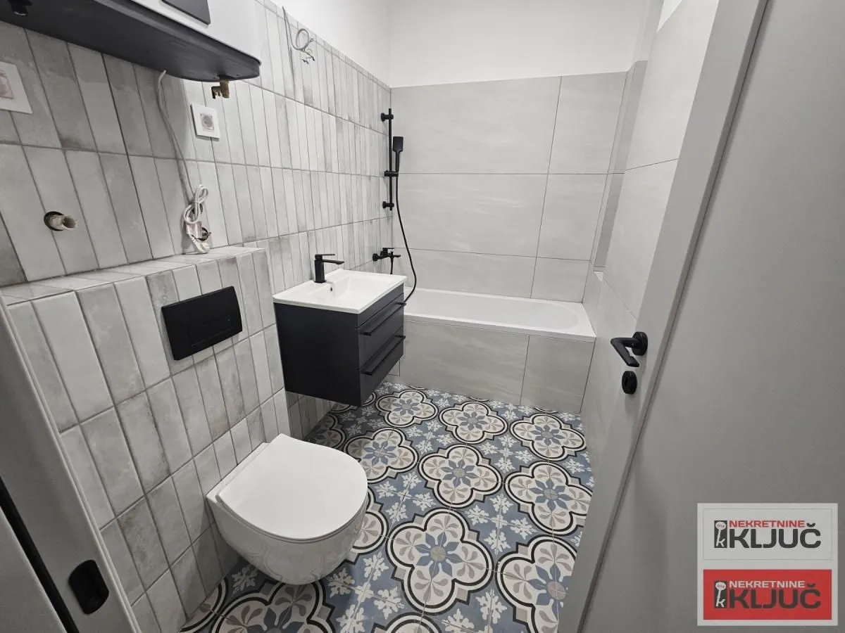 Prodaja, trosoban stan, 85m², Centar, Novi Sad