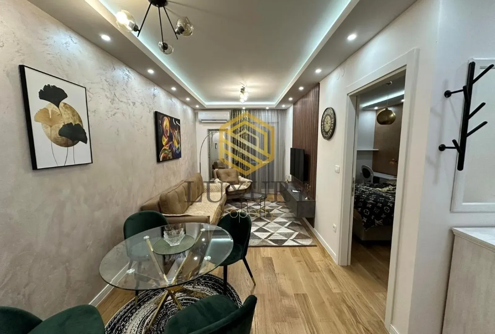 Izdavanje, jednosoban stan, 45m², Central Point, Podgorica