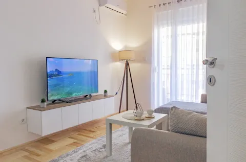 Rent, one bedroom apartment, 42m², Tuški Put, Podgorica - image 13