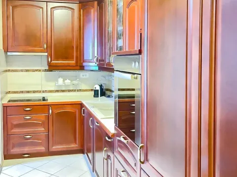 Izdavanje, dvosoban stan, 100m², Centar, Podgorica - image 10