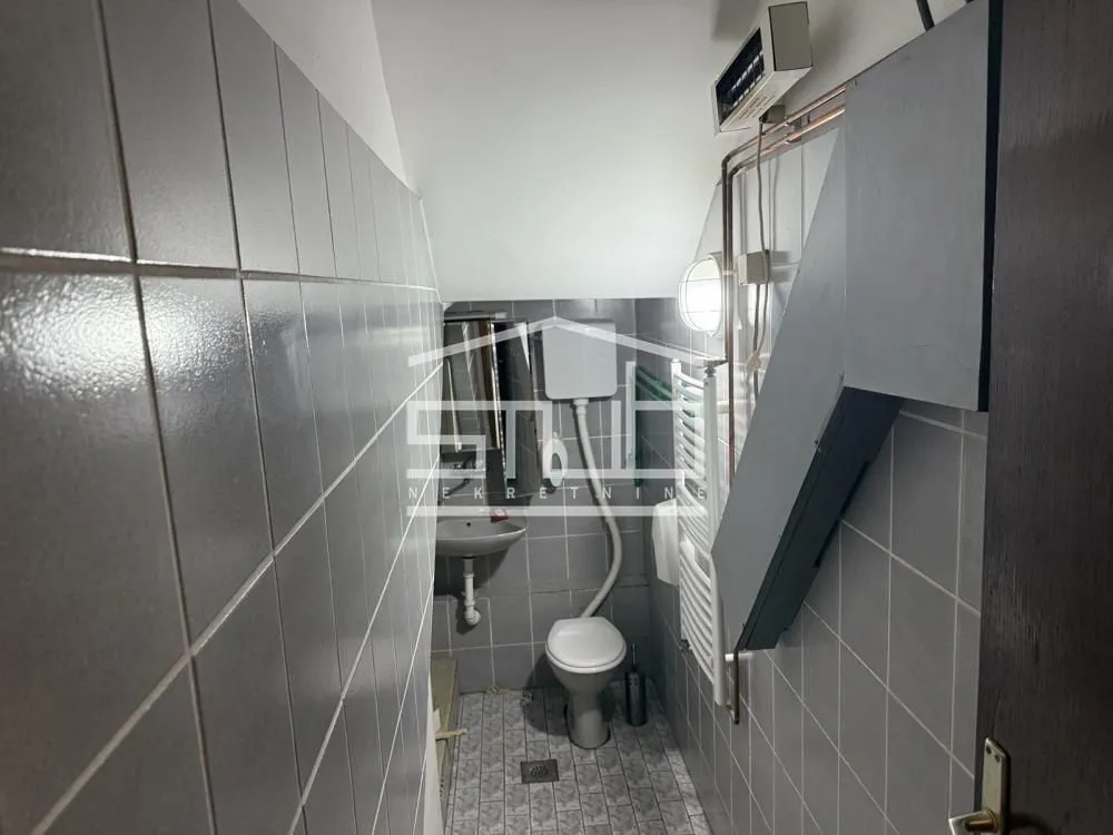 Izdavanje, poslovni prostor, 120m², Kneževac, Beograd