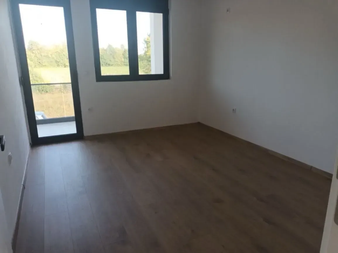 Prodaja, četvorosoban stan, 185m², Donji Štoj, Ulcinj