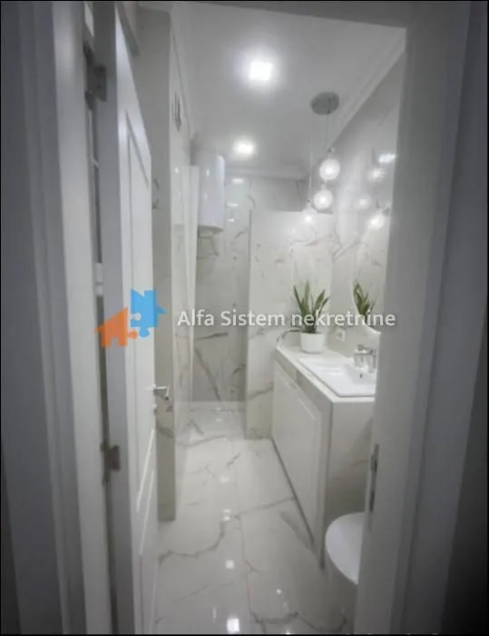 Izdavanje, trosoban stan, 70m², Savski Venac, Beograd