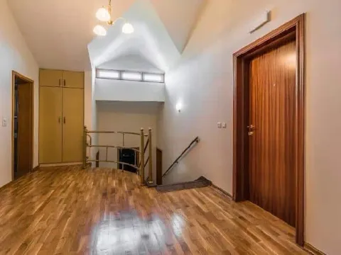 Izdavanje, kuća, 370m², Zabjelo, Podgorica - image 17