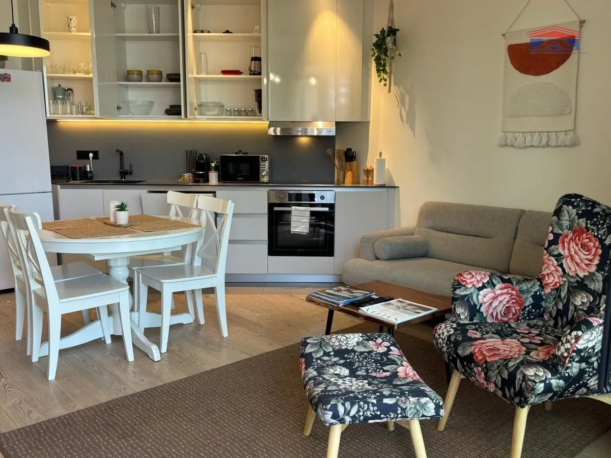 Rent, two bedroom apartment, 75m², Savski Venac, Beograd