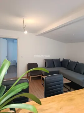 Dnevna soba sa ugaonom garniturom, foteljom i stočićem. - image 2