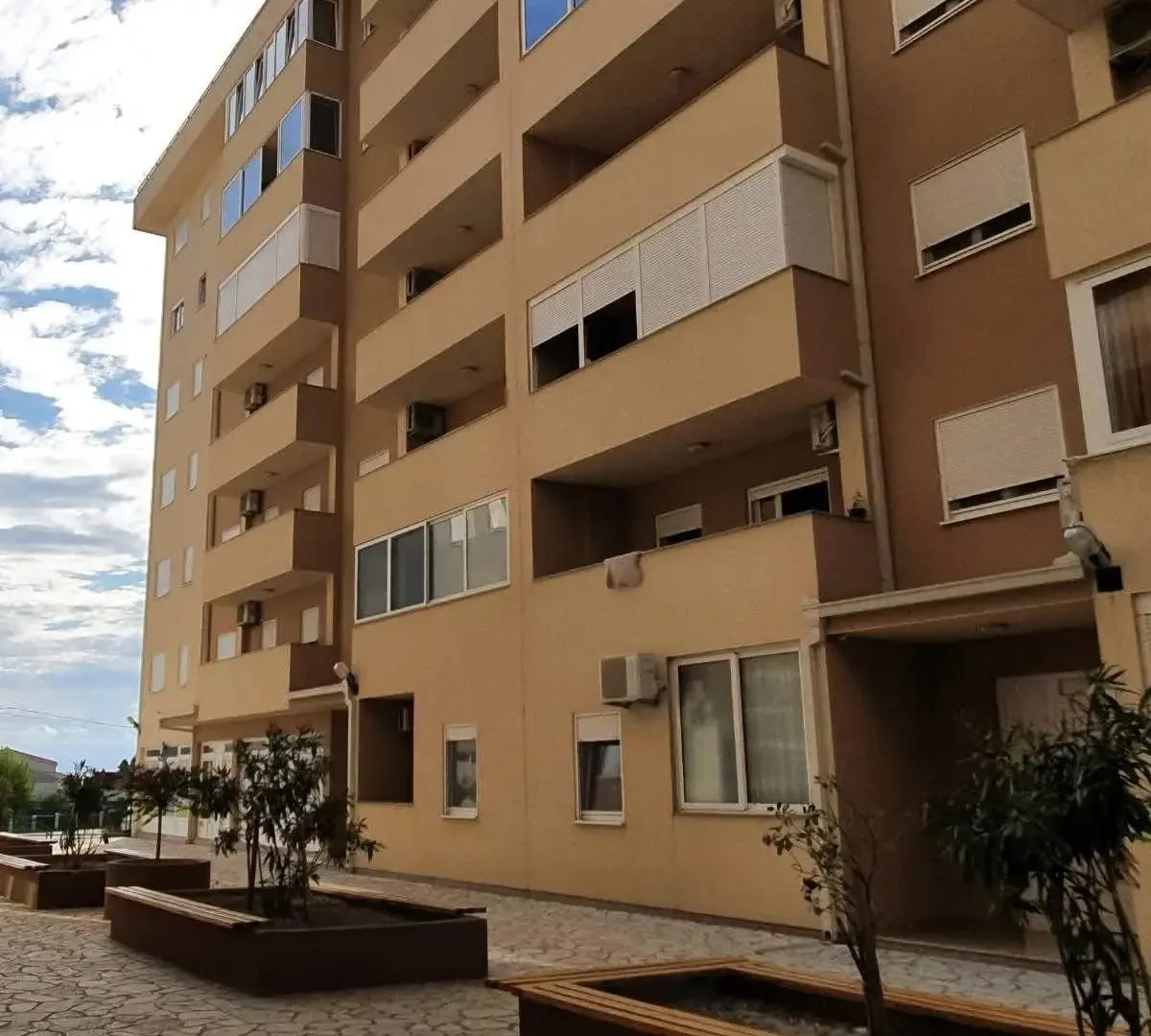 Prodaja, jednosoban stan, 50m², Centar, Bar