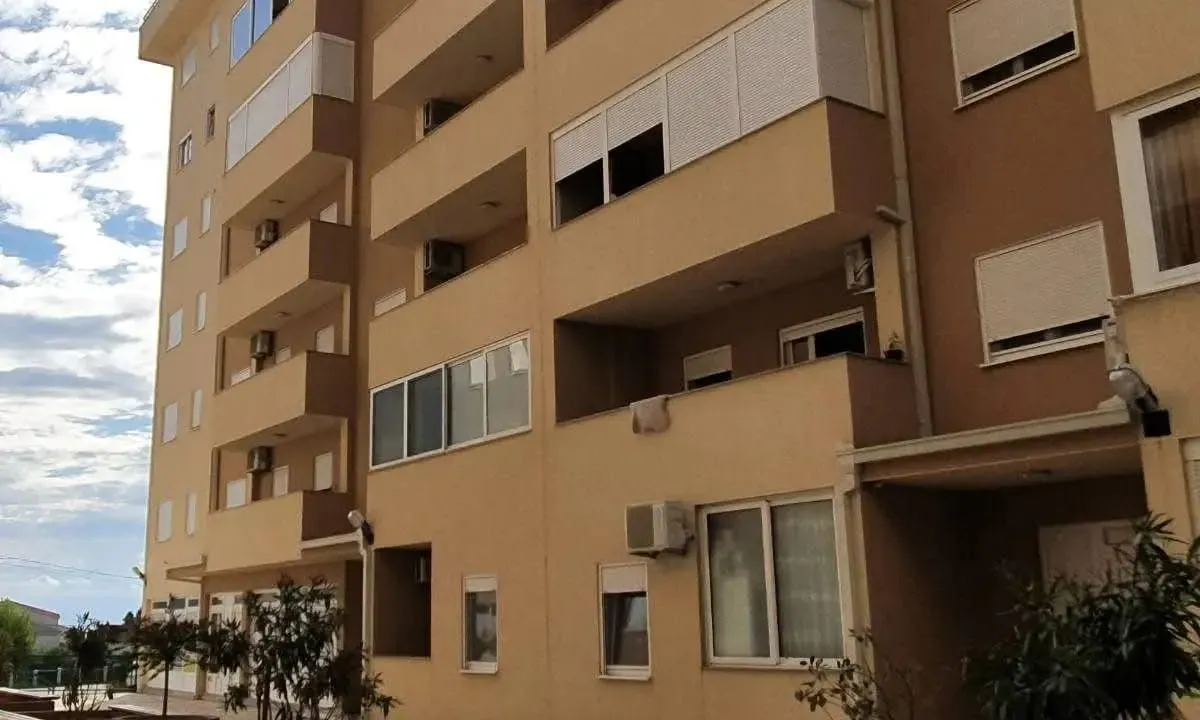 Prodaja, jednosoban stan, 50m², Centar, Bar