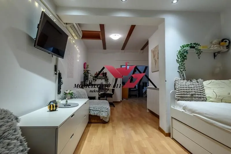 Prodaja, četvorosoban stan, 104m², Stari Grad, Beograd