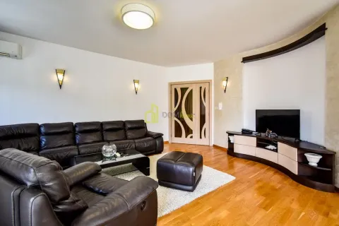 Living room with sofa set and TV unit. - image 4