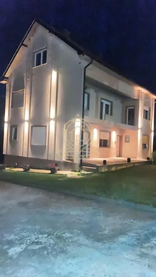 Prodaja, kuća, 310m², Čukarica, Beograd