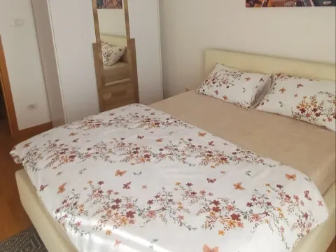 Izdavanje, jednosoban stan, 45m², City Kvart, Podgorica - image 9