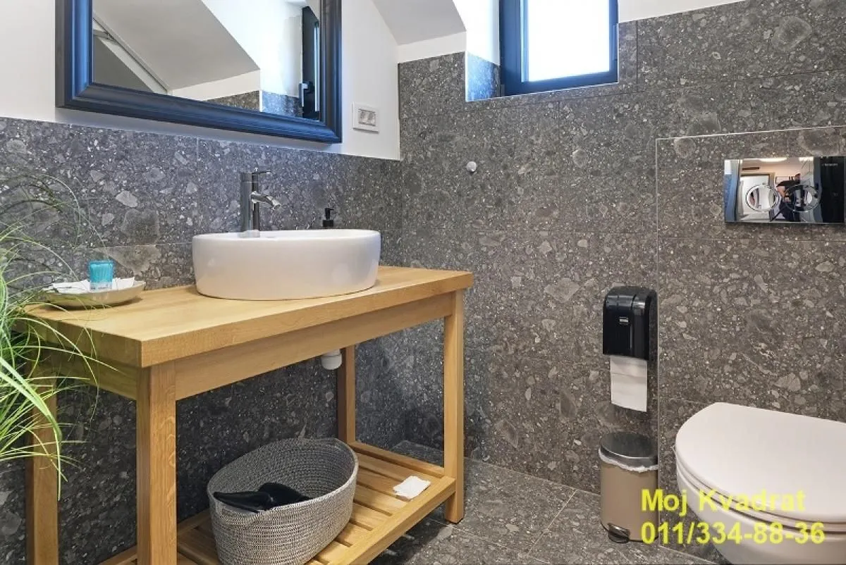 Prodaja, četvorosoban stan, 109m², Zemun Centar, Zemun Sve Podlokacije