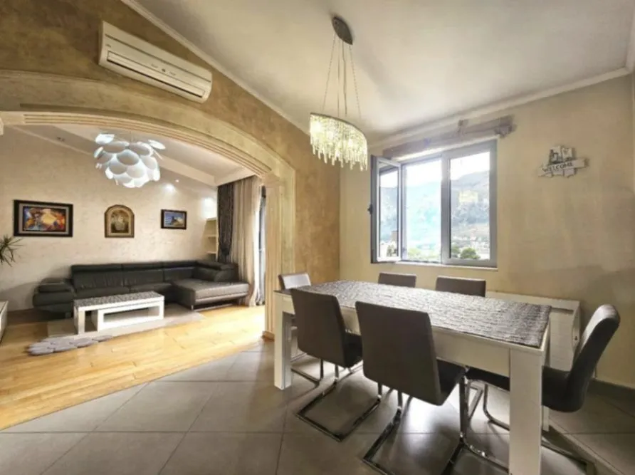 Prodaja, trosoban stan, 100m², Dobrota, Kotor