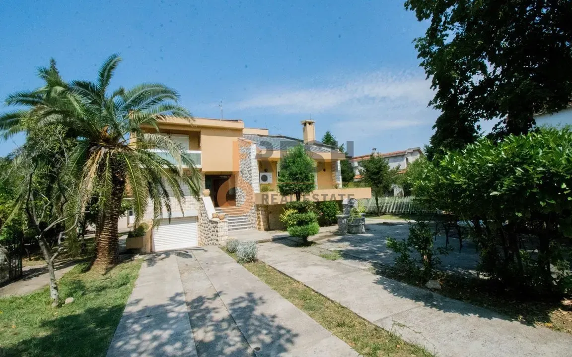 Prodaja, kuća, 330m², Masline, Podgorica