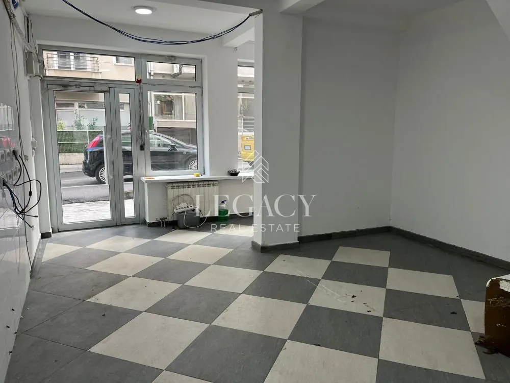 Izdavanje, poslovni prostor, 146m², Đeram Pijaca, Beograd
