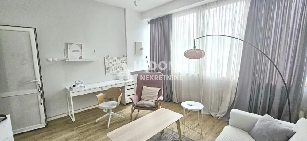 Izdavanje, poslovni prostor, 18m², Savski Venac, Beograd