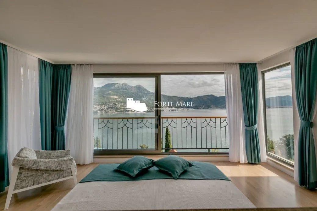 Prodaja, kuća, 236m², Njivice, Herceg Novi