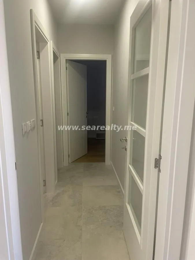 Izdavanje, dvosoban stan, 67m², Radanovići, Kotor