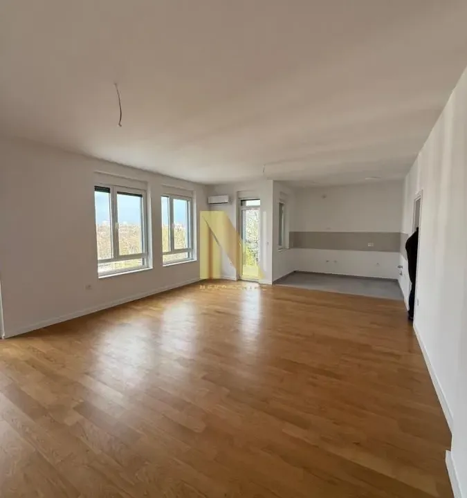 Prodaja, četvorosoban stan, 116m², Bulevar Evrope, Novi Sad Sve Podlokacije