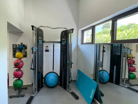 Izdavanje, dvosoban stan, 146m², Tivat, Crna Gora - image 28