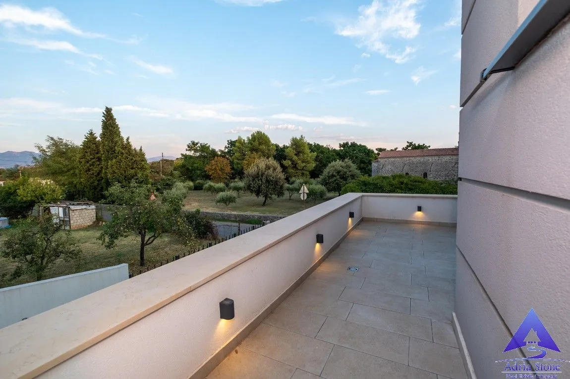 Rent, house, 180m², Podgorica, Crna Gora