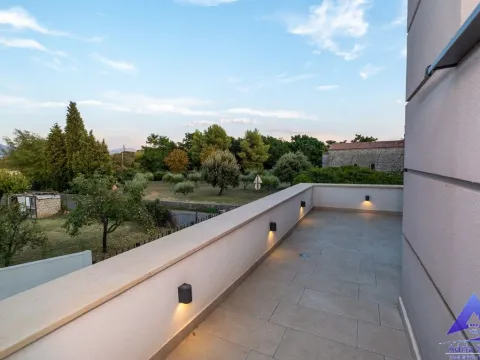 Izdavanje, kuća, 180m², Podgorica, Crna Gora - image 21