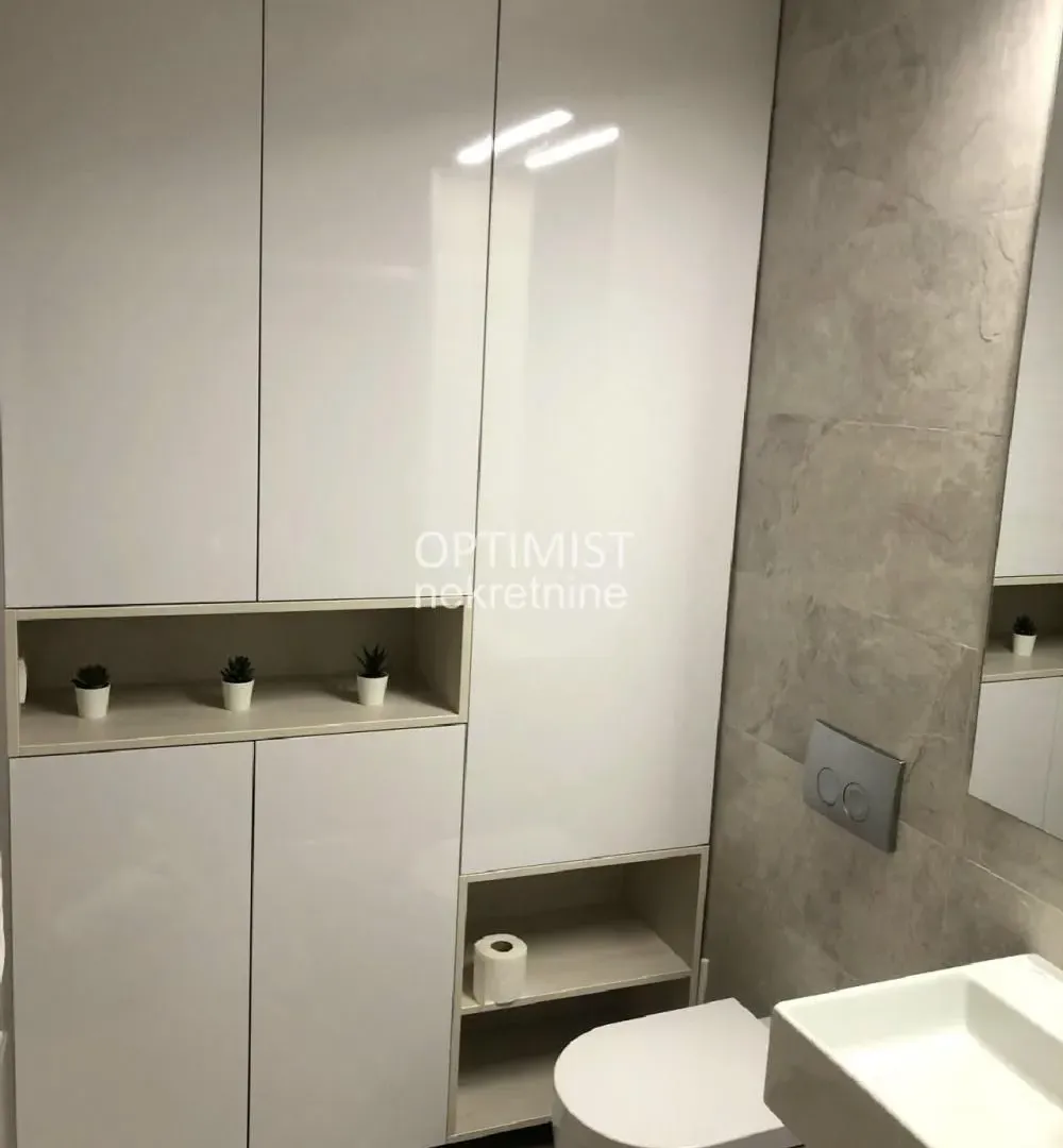 Izdavanje, trosoban stan, 65m², Crveni Krst, Beograd