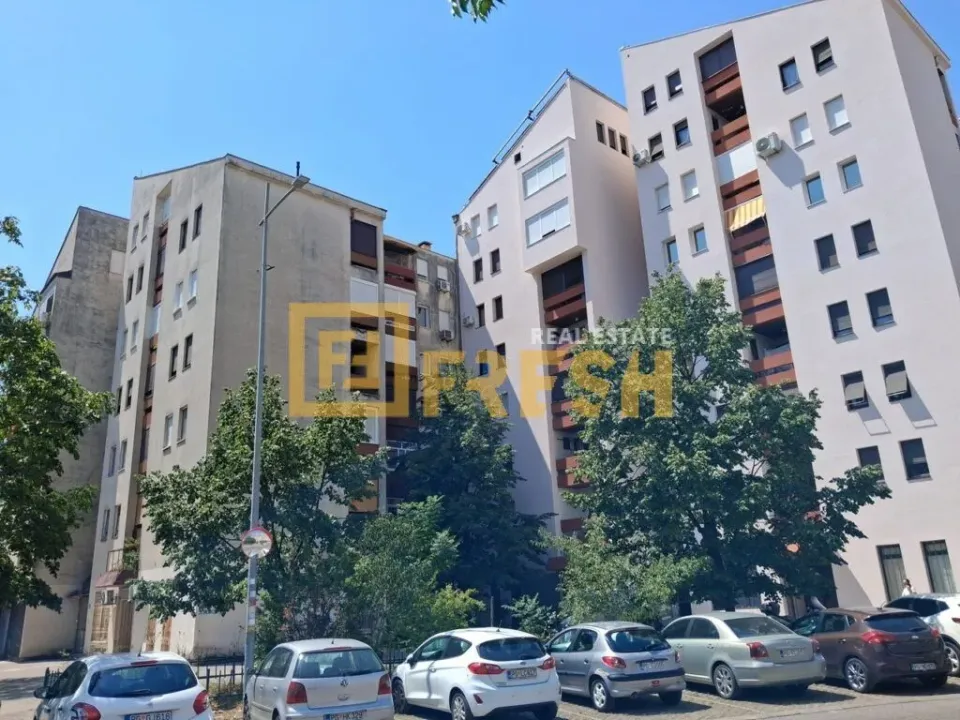 Prodaja, trosoban stan, 95m², Blok 6, Podgorica