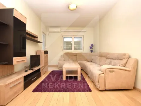 Izdavanje, jednosoban stan, 46m², City Kvart, Podgorica - image 1