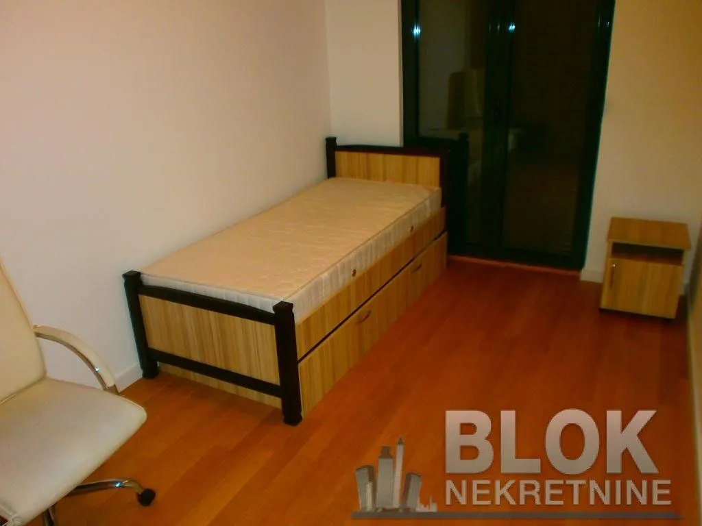 Izdavanje, trosoban stan, 105m², Dalmatinska ulica, Podgorica
