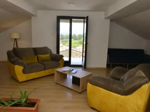 Izdavanje, četvorosoban stan, 218m², Kotor, Crna Gora - image 9