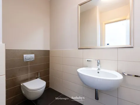 Izdavanje, dvosoban stan, 94m², Kod Capital Plaze, Podgorica - image 11