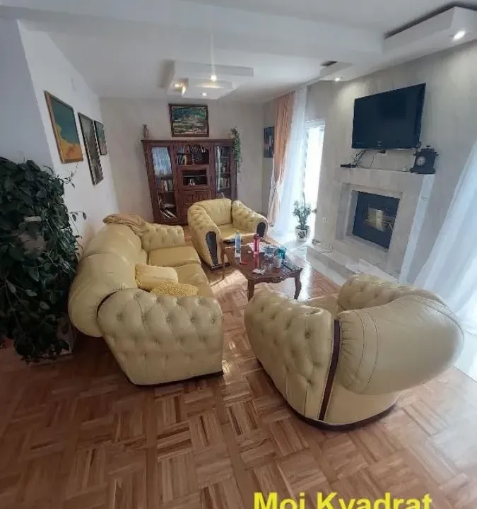 Prodaja, kuća, 294m², Surčin, Beograd