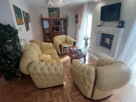 Sale, house, 294m², Surčin, Beograd