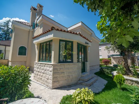 Sale, house, 168m², Cetinje, Crna Gora - image 30